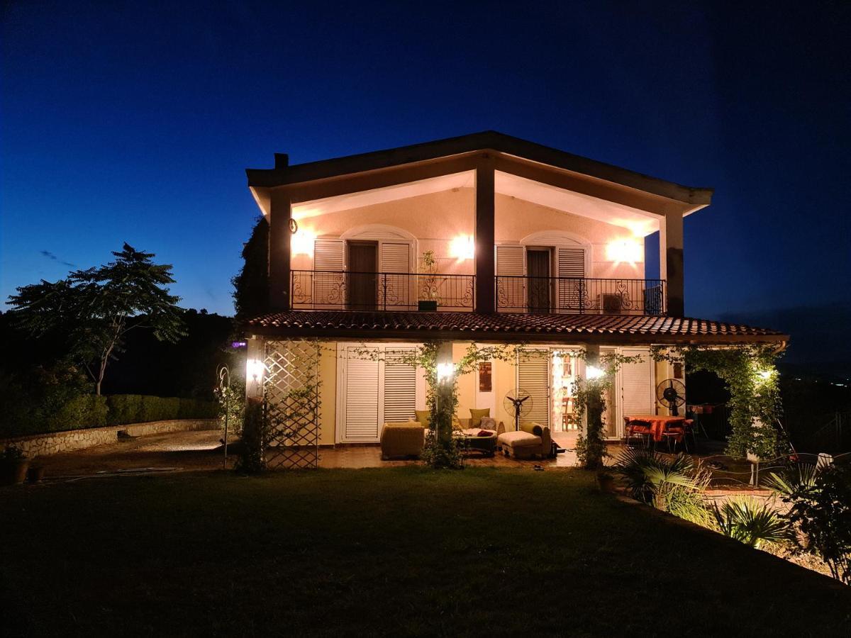 Kasneci Countryside Villa Tirana
